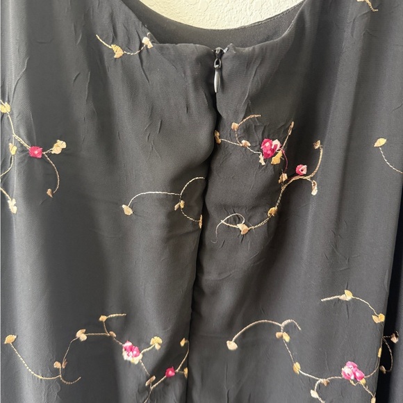 Black and Pink Sleeveless Maxi Dress with Scoop Neck - Picture 7 of 11